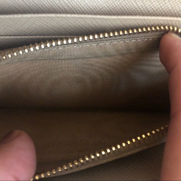 AUTHENTIC PRADA WALLET - Picture 13 of 13